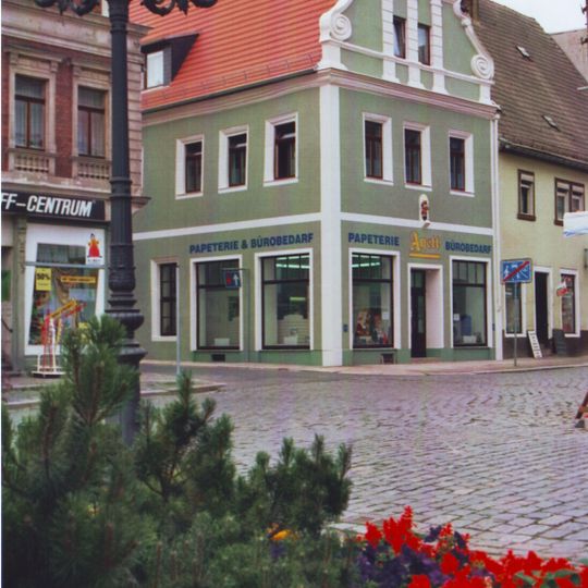 Albert-Kuntz-Straße 1