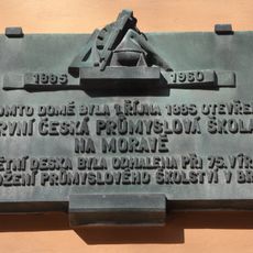 Pamětní deska první české průmyslové školy na Moravě