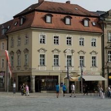 Wohn- und Geschäftshaus