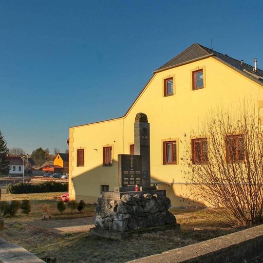 Pomník padlým v Podolí v centru vesnice