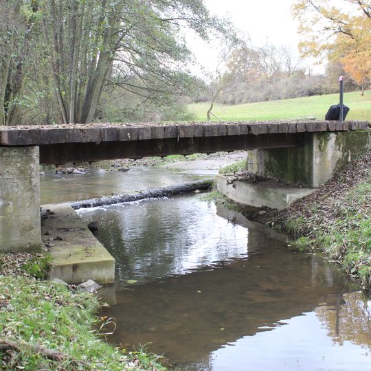 Most přes Svinařský potok na cestě ze Lhotky k samotě Bílý Kámen a Cihelna