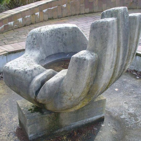 Kašna v zahradě domu pro seniory v Doběticích