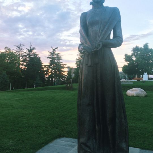 Leysa Ukrainka Statue