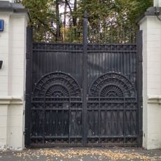 Ограда с воротами (Хамовники)