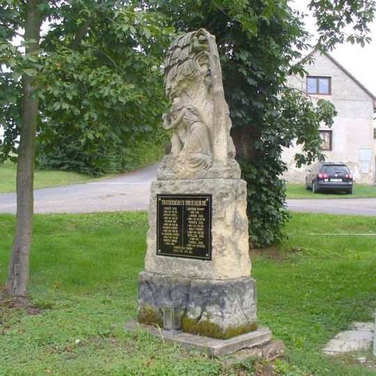 Pomník padlým v 1.světové válce na návsi v Semči