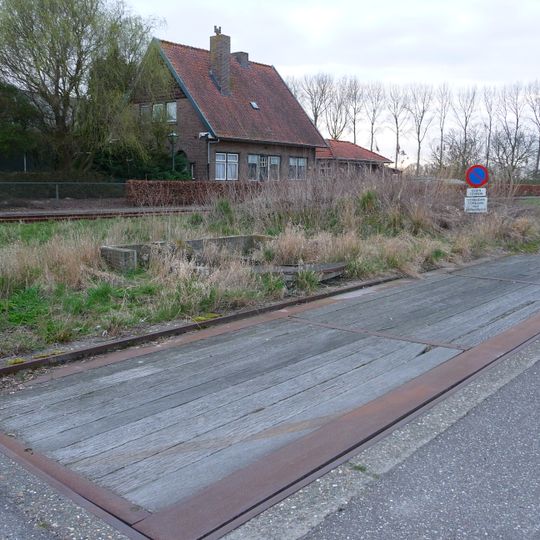 Weegbrug en weeghuisje bij station Kwadendamme