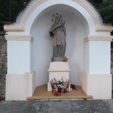 Kaštieľ Horovce, kaplnka prícestná so sochou