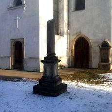 Sloup u kostela Nejsvětější Trojice v Jindřichově Hradci