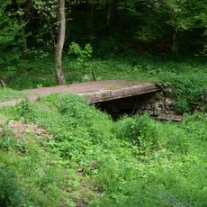 Most přes Loděnici na lesní cestě severovýchodně od Sedlce