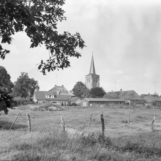 Toren, overblijfsel van de middeleeuwse St. Lambertuskerk