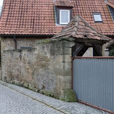 Brunnenhaus mit Pyramidendach