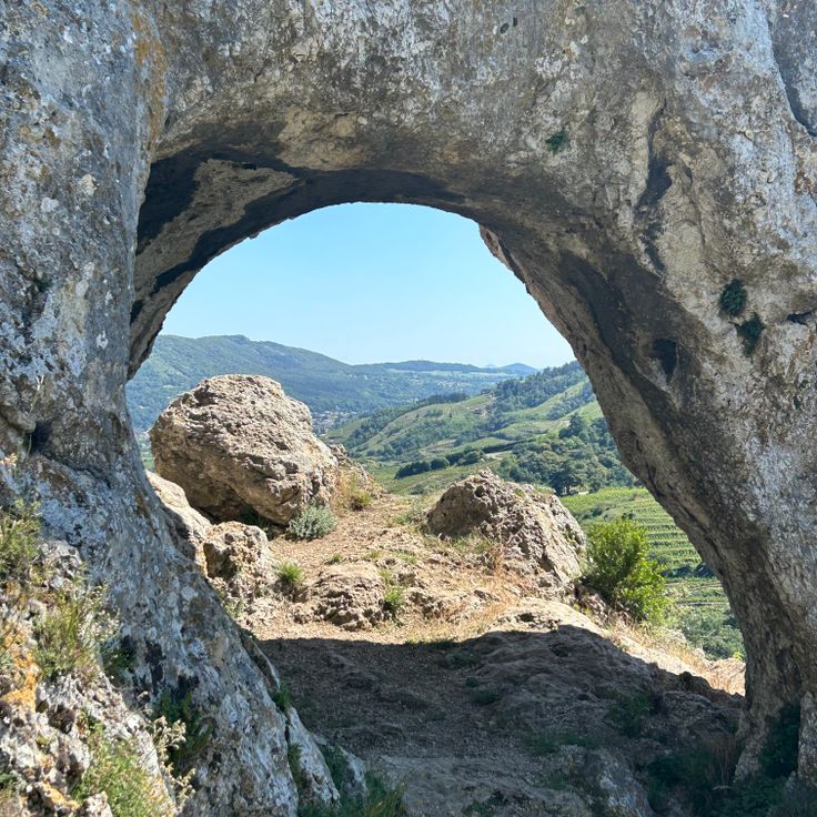 Roche perçée des Arlettes