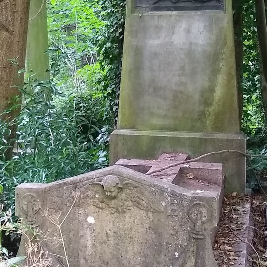 Monument To Sarah Sophia And Joseph Warren Zambra