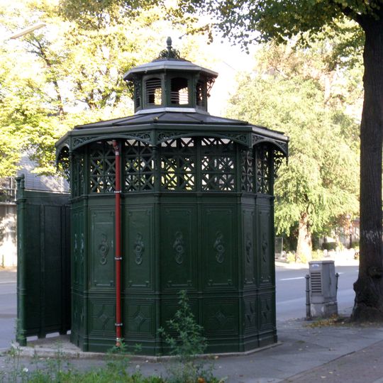 Bedürfnisanstalt Huttenstraße