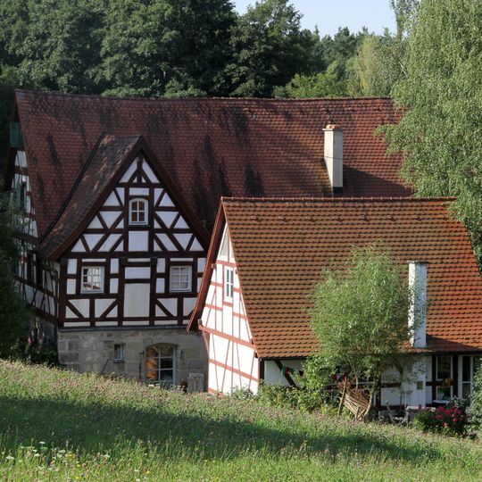 Ehemalige Schmiede- und Hammerwerk und Wohnhaus in Feucht