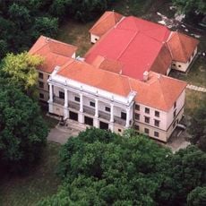 Wenckheim Mansion, Tarhos