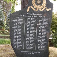 War memorial and oak Niedere Hauptstraße