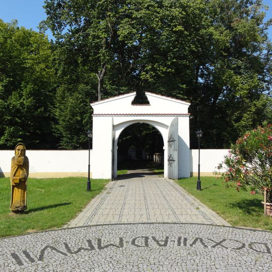 Brama wschodnia klasztoru pokamedulskiego w Rytwianach