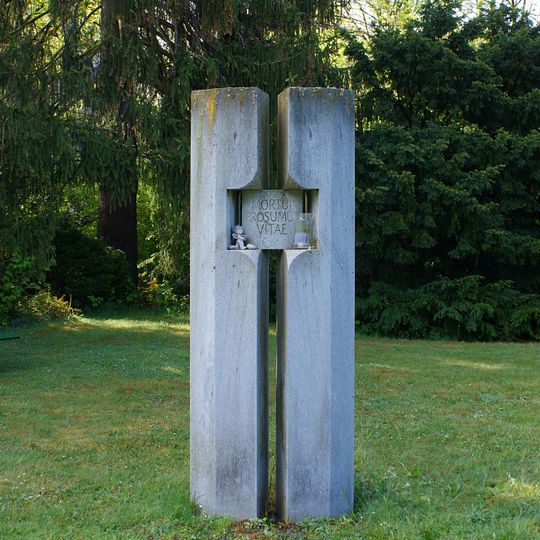 MORTUI PROSUMUS VITAE