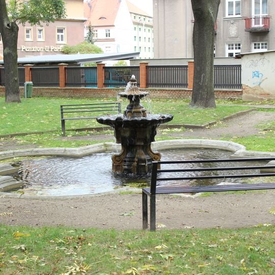 Kašna v parku u Komenského aleje v Žatci