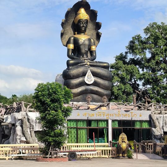 Wat Tham Tako