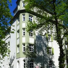 Mietshausgruppe mit zugehörigen Rückgebäuden