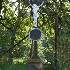 Kříž ve Zhořci u rozcestí