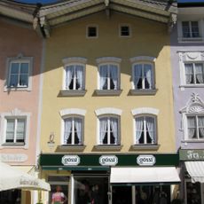 Wohn- und Geschäftshaus