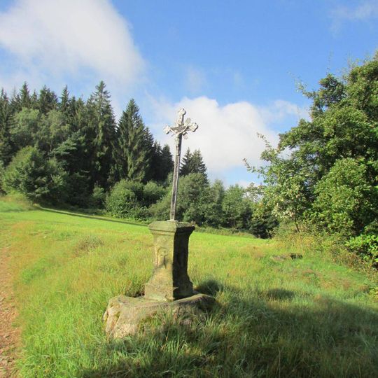 Kříž jižně od Branišova u cesty na Křemešník
