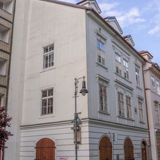 Klasicistní nájemní dům