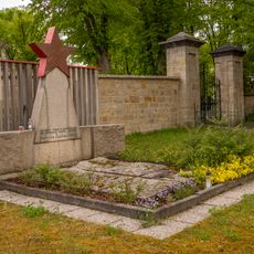 Pomník padlým rudoarmějcům u hřbitova v Sobotce