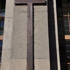 Dřevěný kříž na Grohově ulici v Brně