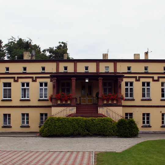 Palace in Czernica