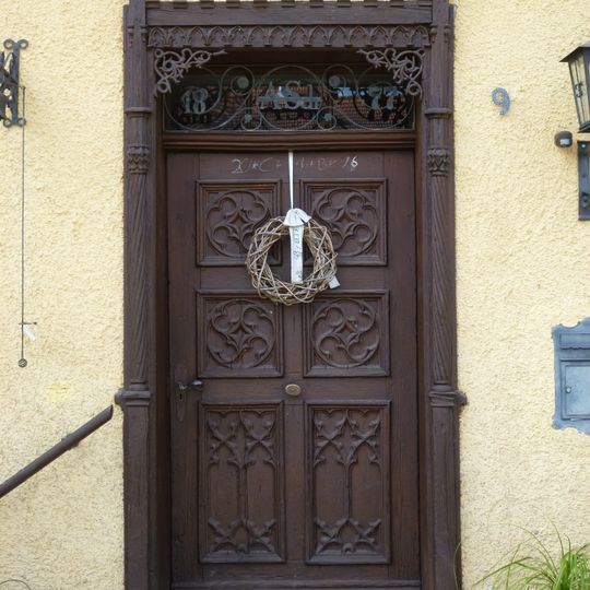 Geschnitzte Haustür