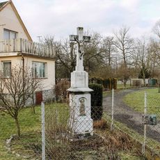 Kříž v Sudkově u hlavní silnice