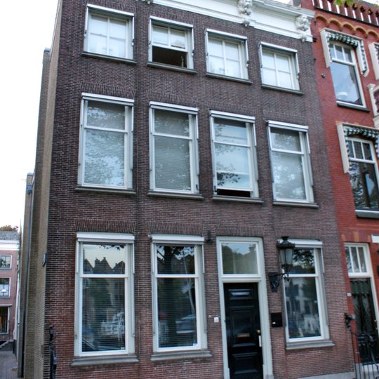 Hoekpand met lijstgevel