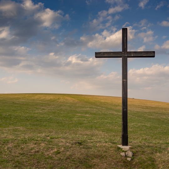 Pamětní kříž v poli východně od Háje u Loučné pod Klínovcem