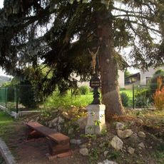 Kříž v Drahoňově Újezdu u rozcestí