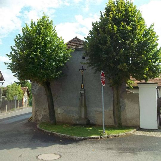 Kříž ve Chrástu u křižovatky