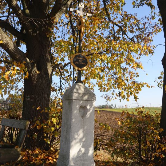 Kříž na křižovatce západně od Okřešic