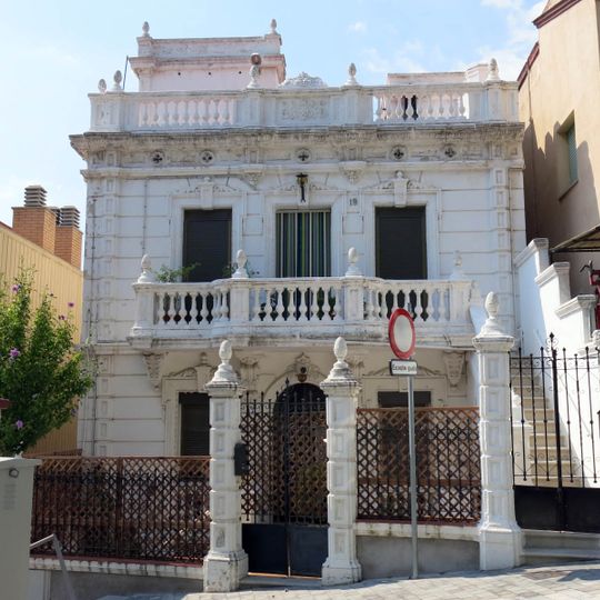 House in carrer Figuerola, 17-19