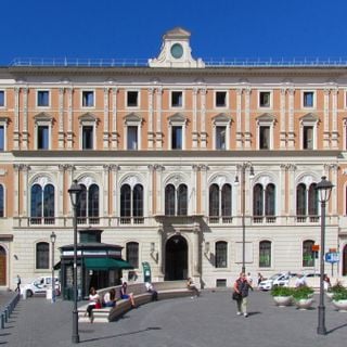 Palazzo delle Poste in Piazza di San Silvestro