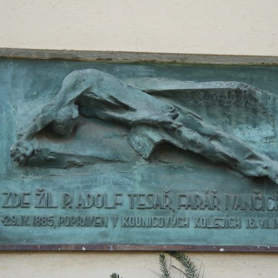 Pamětní deska Adolfa Tesaře