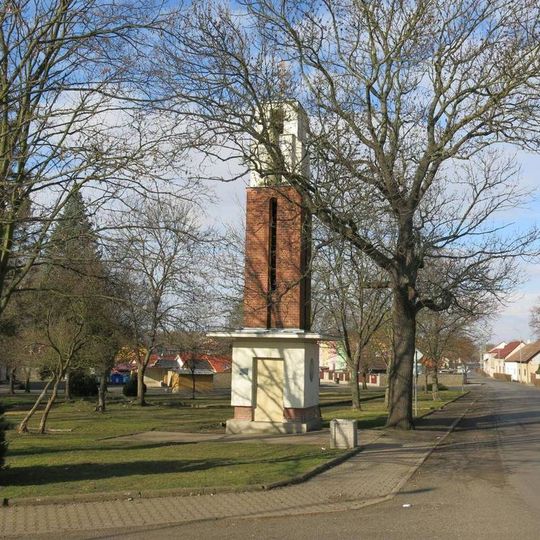 Husova zvonice v Lenešicích