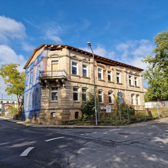 Frei stehendes Wohnhaus in Ecklage Kreuzstraße 5