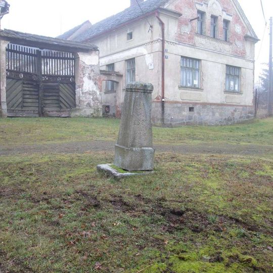 Kříž na návsi v Milevu