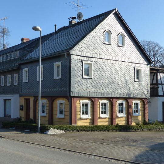 Wohnhaus in halboffener Bebauung Dresdener Straße 27
