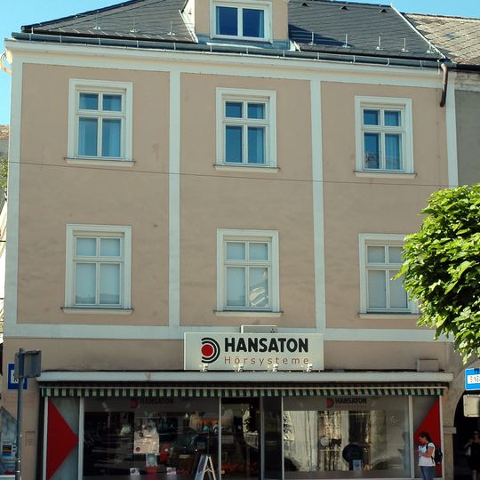 Wohn- und Geschäftshaus