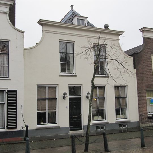 Voorstraat 32, Middelharnis