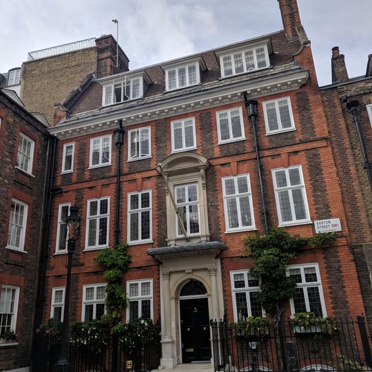 8, Barton Street Sw1